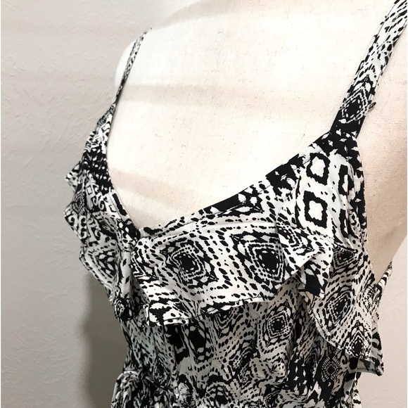 Torrid black and white sundress. Size 0 (S-M) - Picture 2 of 6